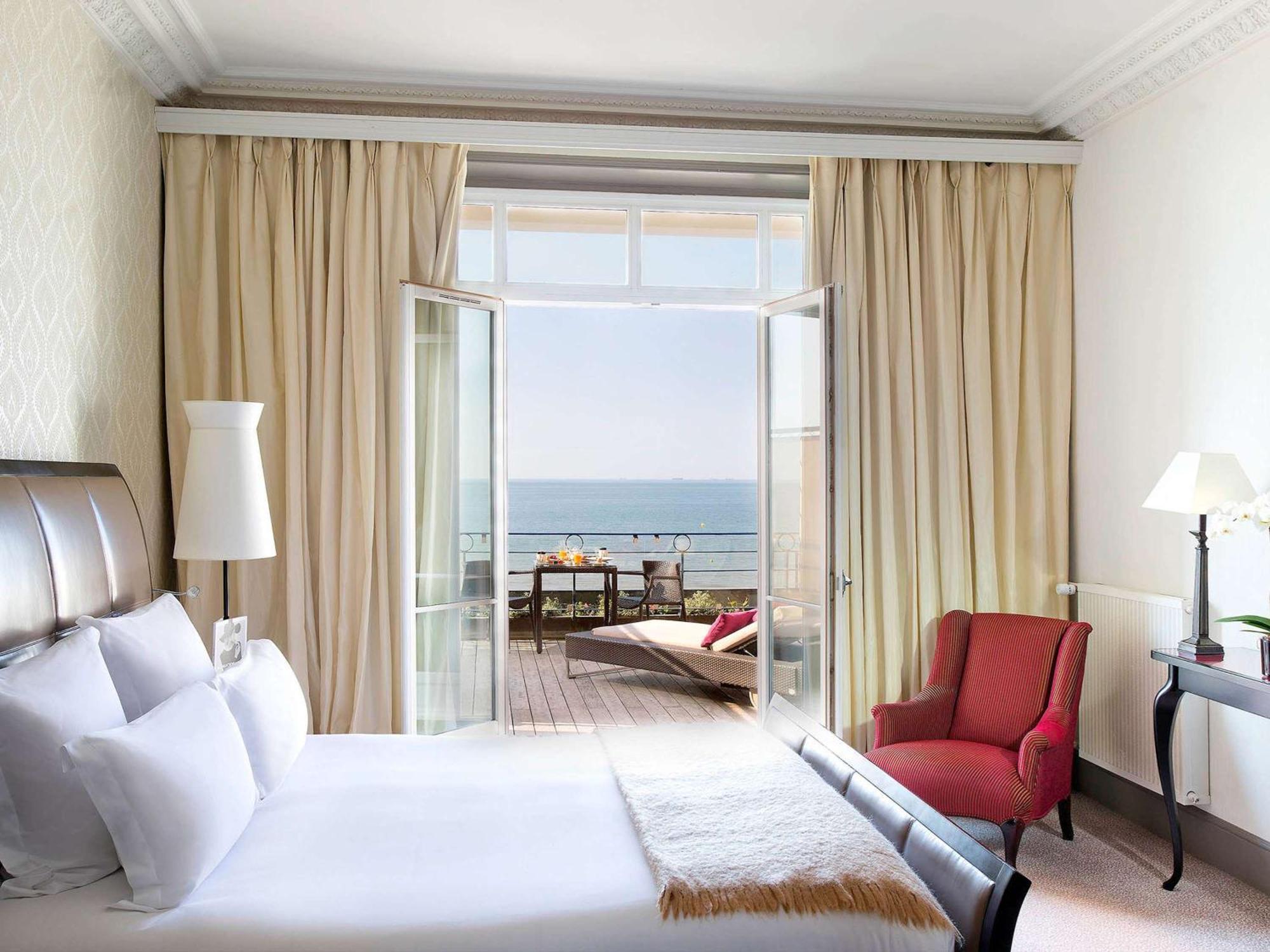 Le Grand Hotel De Cabourg - Mgallery Collection Bagian luar foto