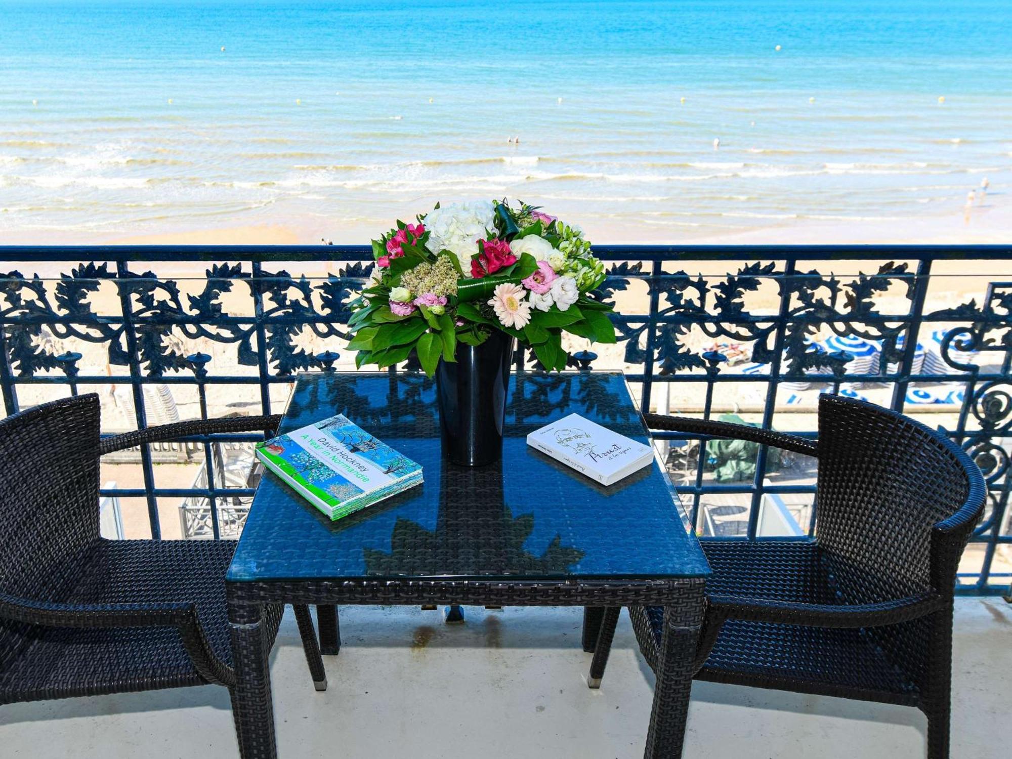 Le Grand Hotel De Cabourg - Mgallery Collection Bagian luar foto