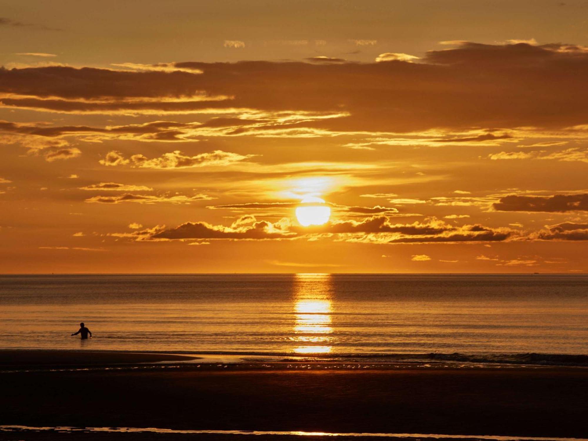 Le Grand Hotel De Cabourg - Mgallery Collection Bagian luar foto