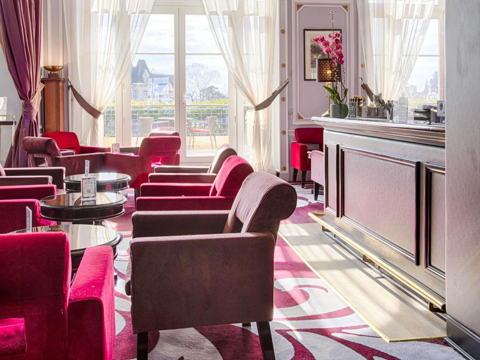Le Grand Hotel De Cabourg - Mgallery Collection Bagian luar foto